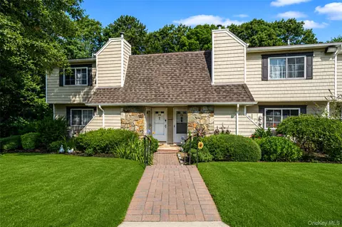 244 Lake Pointe Cir # 244, Middle Island, NY 11953