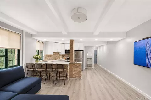 2160 E Tremont Ave #3B, New York, NY 10462