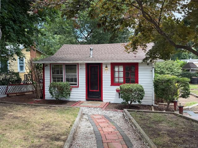 7 Connelly Dr, Brookhaven, NY 11755