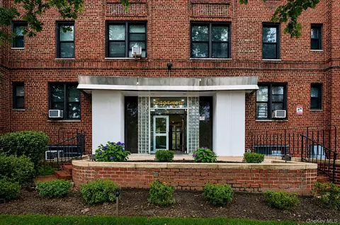 84-31 Van Wyck Expy #2B, Briarwood, NY 11435