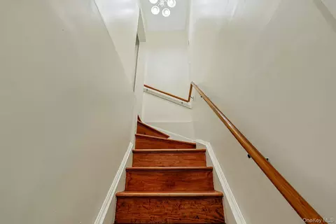 Entry Way - 629 Belden St, Peekskill, NY 10566 photo 2 of 9