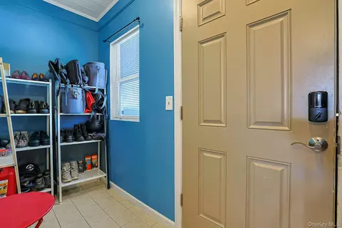 Entry Way - 629 Belden St, Peekskill, NY 10566 photo 4 of 9