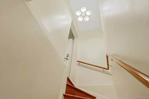 Entry Way - 629 Belden St, Peekskill, NY 10566 photo 3 of 9