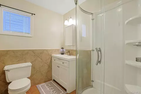 Bath - 629 Belden St, Peekskill, NY 10566 photo 2 of 4
