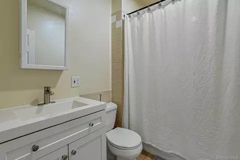 Bath - 629 Belden St, Peekskill, NY 10566 photo 1 of 4