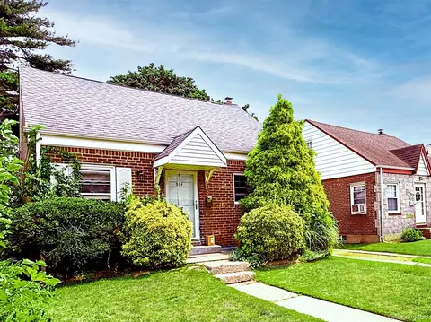 534 Sperry Blvd, North Hempstead, NY 11040