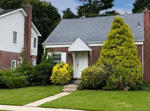 534 Sperry Blvd, North Hempstead, NY 11040