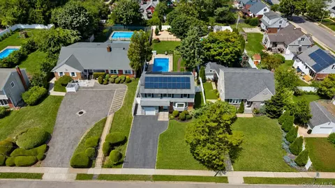 66 Wolcott Rd, Levittown, NY 11756
