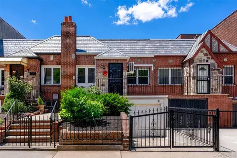 3114 48th St, New York, NY 11103