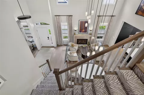 Entry Way - 67101 Red Cedar Rd, Plainview, NY 11803 photo 3 of 5