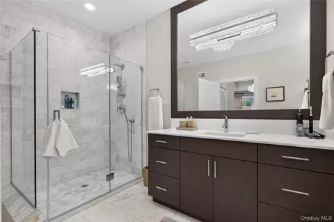 Bath - 67101 Red Cedar Rd, Plainview, NY 11803 photo 2 of 4