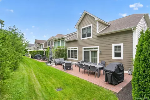 Exterior - 67101 Red Cedar Rd, Plainview, NY 11803 photo 2 of 3
