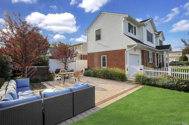 973 Fenworth Blvd, Franklin Square, NY 11010