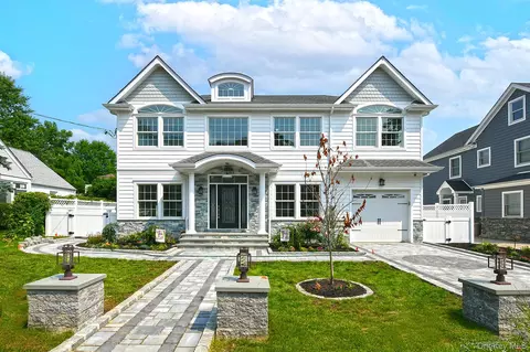 127 Vanderbilt Ave, North Hempstead, NY 11030