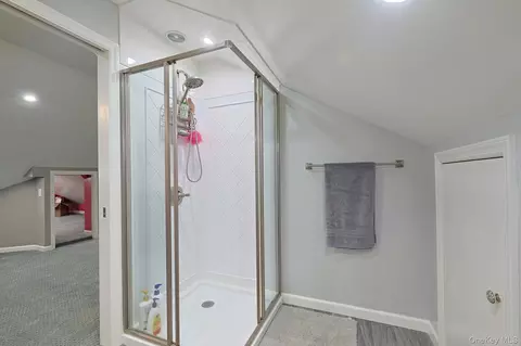 Bath - 36 Evergreen Ave, Poughkeepsie, NY 12601 photo 3 of 3