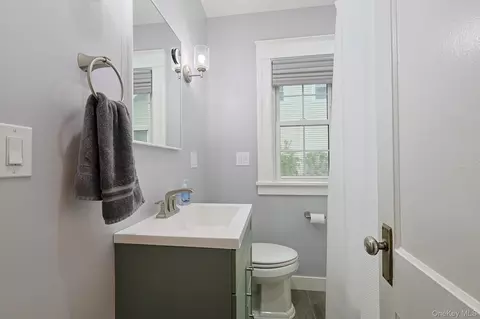 Bath - 36 Evergreen Ave, Poughkeepsie, NY 12601 photo 1 of 3