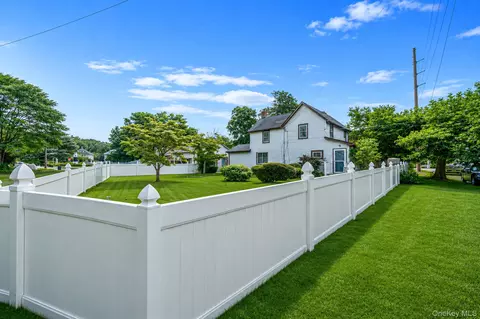 117 N Clinton Ave, Bay Shore, NY 11706