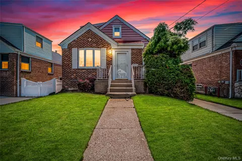 248 Kensington Rd S, Garden City, NY 11530
