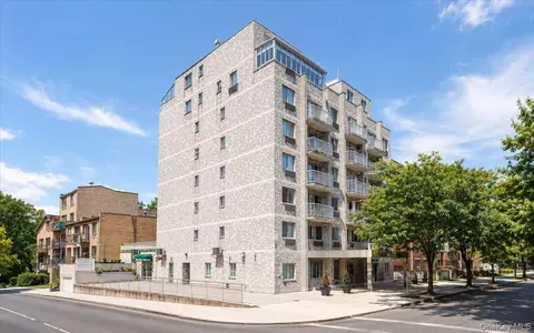 76-01 113th St #PH-A, Forest Hills, NY 11375