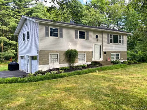 43 Julie Dr, East Fishkill, NY 12533