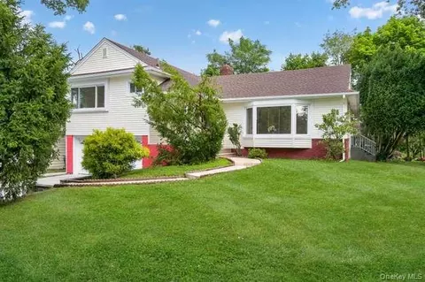 21 Oxford Blvd, North Hempstead, NY 11023