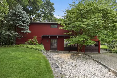 131 Deertrack Ln, Greenburgh, NY 10533