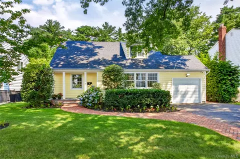 165 Brook St, Garden City, NY 11530