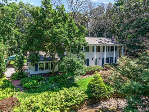 77 Shore Rd, Mount Sinai, NY 11766