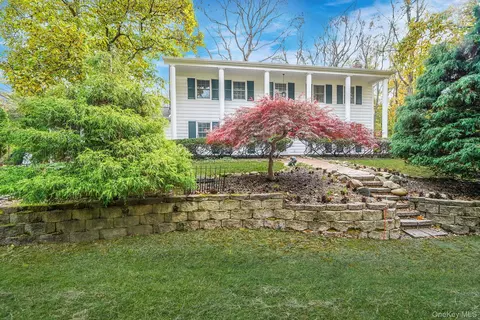 77 Shore Rd, Mount Sinai, NY 11766