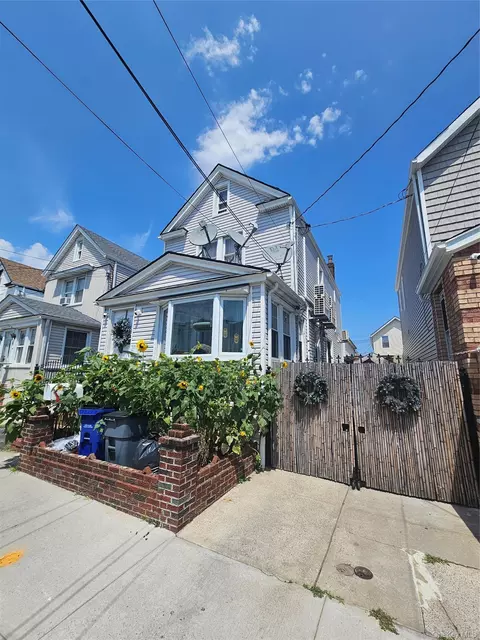 10745 123rd St, South Richmond Hill, NY 11419