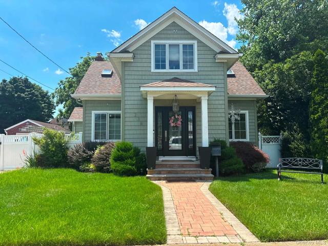 238 Laclede Ave, Uniondale, NY 11553