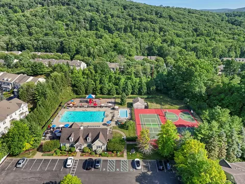 View/Area - 421 Vassar Pl, Fishkill, NY 12524 photo 7 of 9