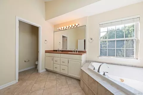 Bath - 421 Vassar Pl, Fishkill, NY 12524 photo 2 of 3