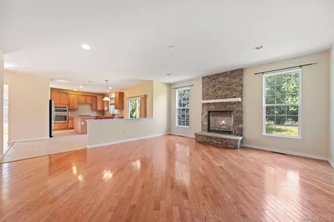 Living - 421 Vassar Pl, Fishkill, NY 12524 photo 5 of 8