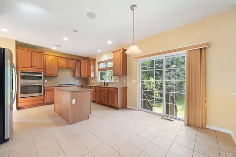 Kitchen - 421 Vassar Pl, Fishkill, NY 12524 photo 4 of 4