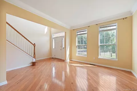 Living - 421 Vassar Pl, Fishkill, NY 12524 photo 2 of 8