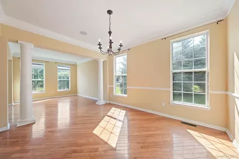 Living - 421 Vassar Pl, Fishkill, NY 12524 photo 3 of 8