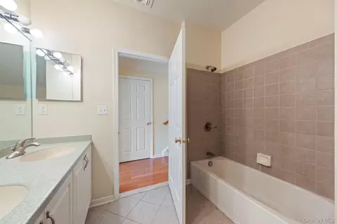 Bath - 421 Vassar Pl, Fishkill, NY 12524 photo 3 of 3