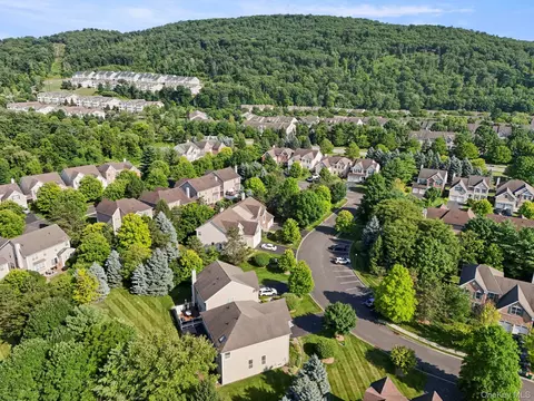 View/Area - 421 Vassar Pl, Fishkill, NY 12524 photo 4 of 9