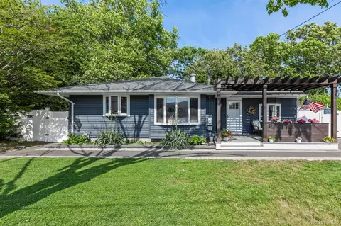 21 Choate Ave, Selden, NY 11784