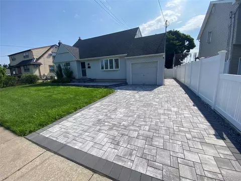 661 Tabor Pl, East Meadow, NY 11554