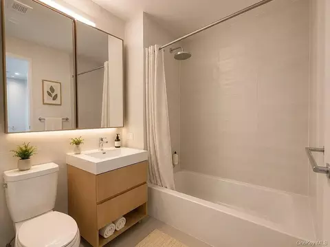 Bath - 13102 40th Rd # A, Flushing, NY 11354 photo 1 of 1