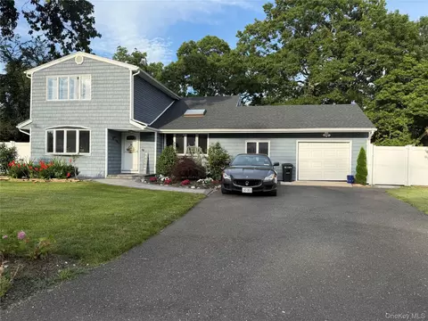 11 Mallard Ave, Selden, NY 11784