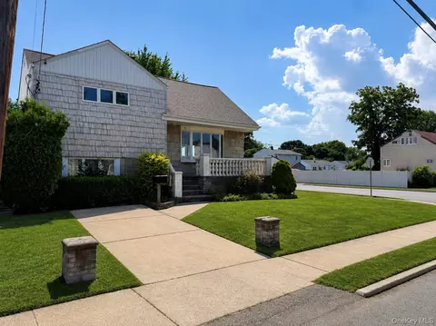 49 Noble St, North Babylon, NY 11703