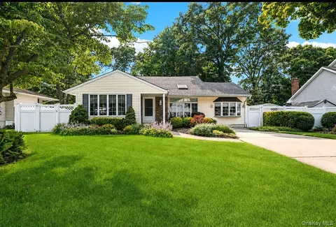 12 Larry Rd, Selden, NY 11784