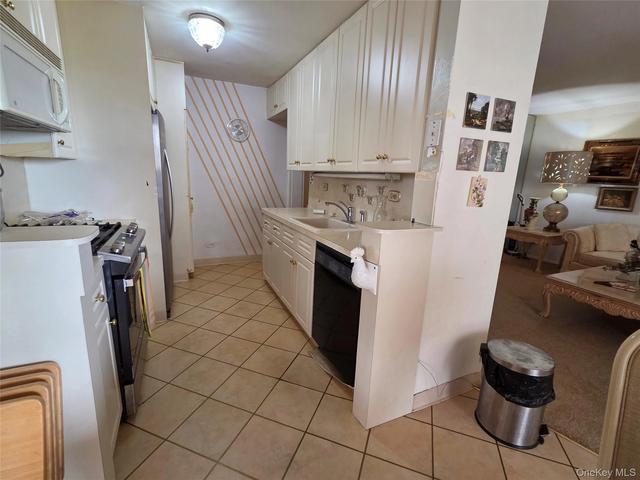 18-05 215th St #5D, New York, NY 11360