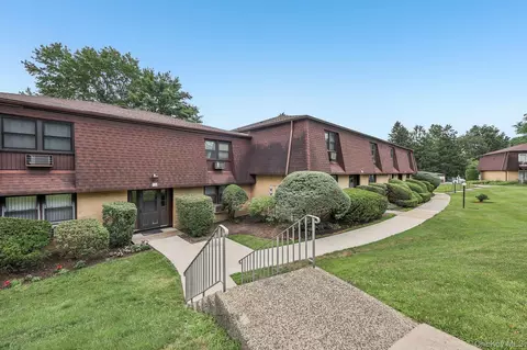 1 Germonds Vlg #5, Clarkstown, NY 10954