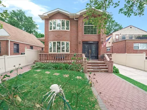 24560 61st Ave, New York, NY 11362