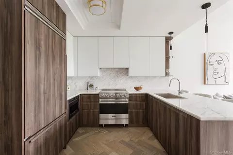 78-29 Austin St #PH2O, Forest Hills, NY 11375
