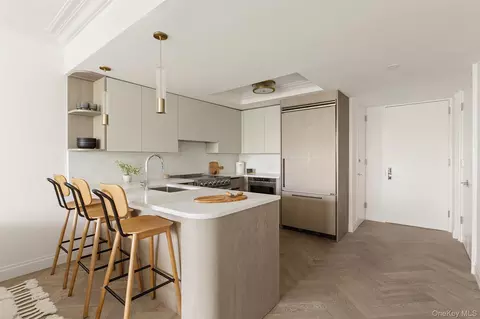 78-29 Austin St #318, Forest Hills, NY 11375